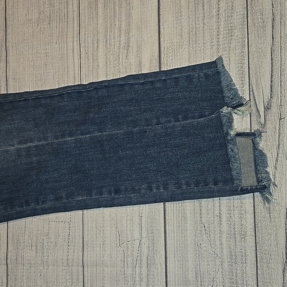 EVIDNT Tangier Step Hem Straight Cropped Jeans Medium Wash Size 30 NWT - Picture 8 of 16